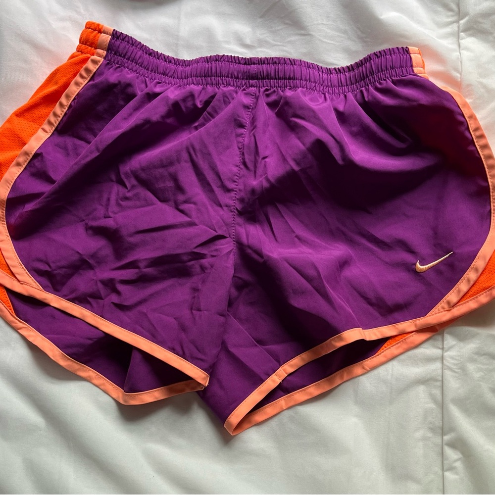 Nike shorts size medium